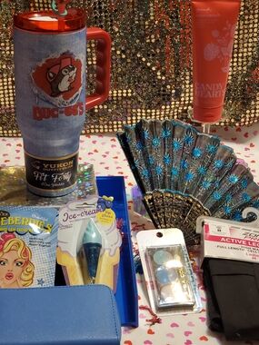Bucc-ee's "Torn" Blue Jean Distressed Travel Tumbler Plus Fun Accessories
